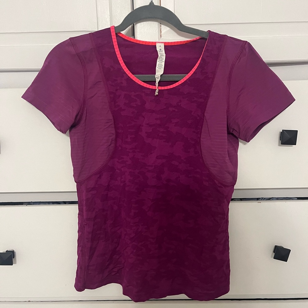 lululemon athletica Magenta Short Sleeve Tee